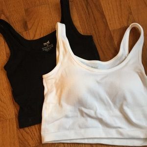 2 crop tops